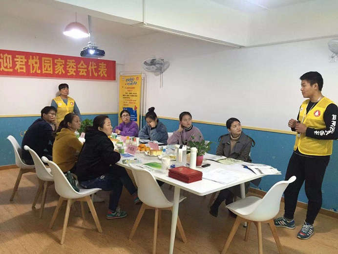 奶業專業人員講解奶.jpg