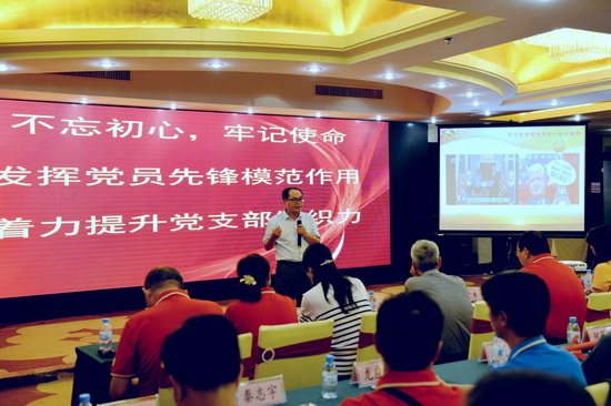 5,中共百色市田陽縣委黨校科研處主任、高級講師梁振耀現場講授黨課.jpg 5,中共百色市田陽縣委黨校科研處主任、高級講師梁振耀現場講授黨課.jpg