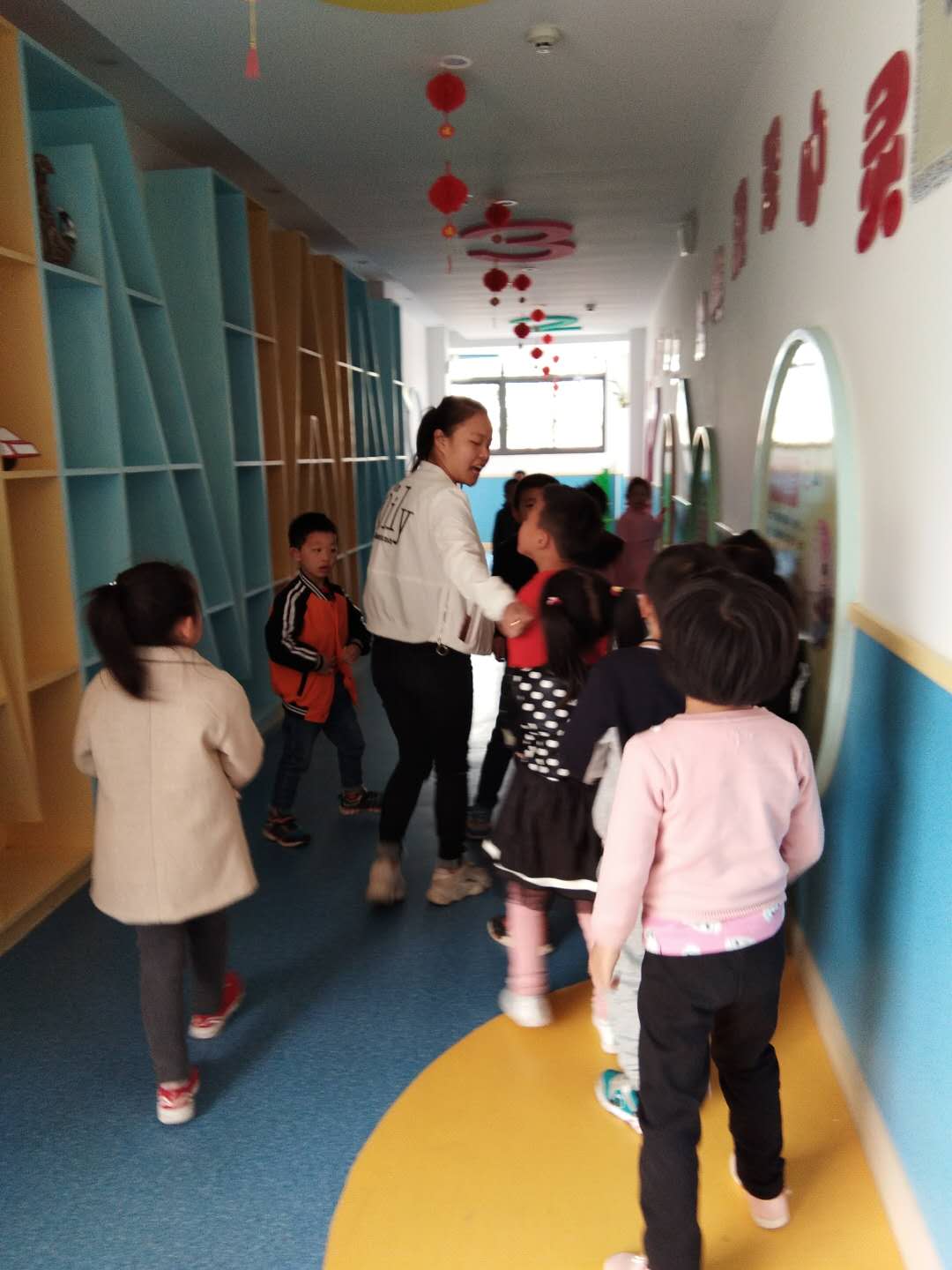 大班幼兒和老師講解被拐經歷.jpg