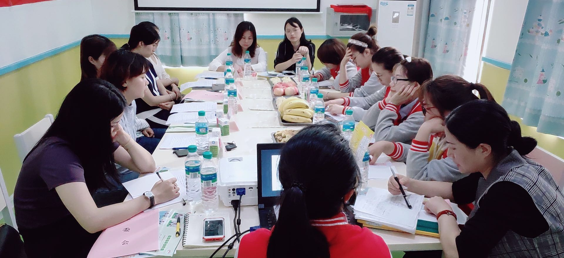 E:\雜項(xiàng)\稿費(fèi)\2019\4月份修改后的\心怡園家委會的成立\2.jpg