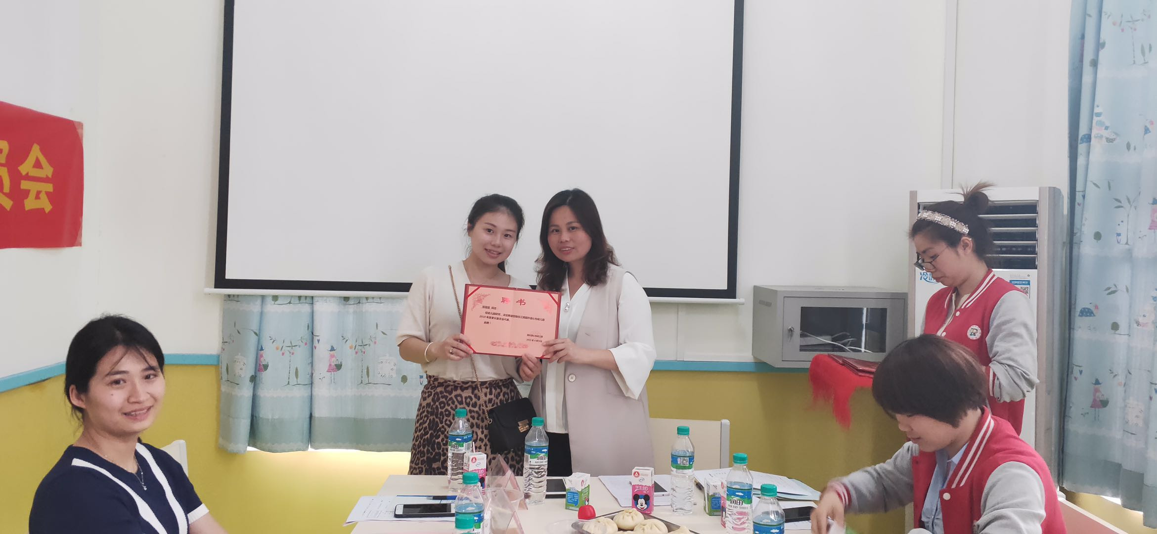 E:\雜項(xiàng)\稿費(fèi)\2019\4月份修改后的\心怡園家委會的成立\3.jpg