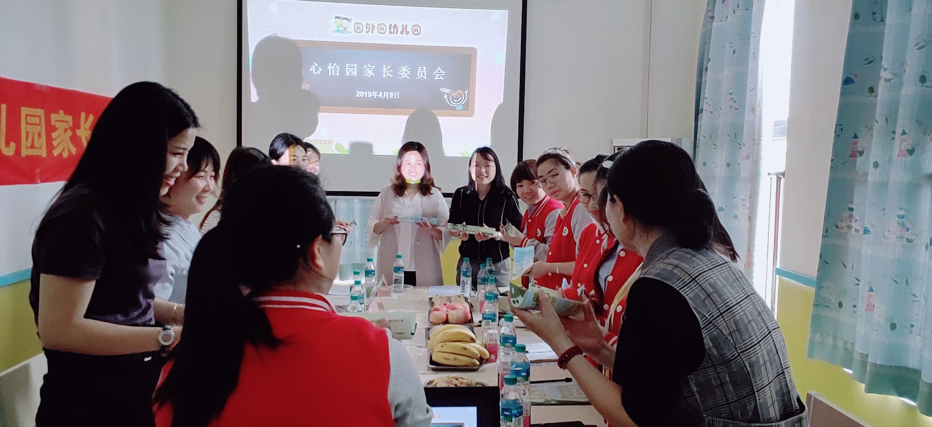 E:\雜項(xiàng)\稿費(fèi)\2019\4月份修改后的\心怡園家委會的成立\22.jpg
