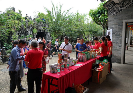 黨員代表向市民科普宣教3-1.jpg 黨員代表向市民科普宣教3-1.jpg